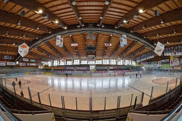 Netzsch-Arena-in-Selb-Heimat-der-Selber-Wölfe