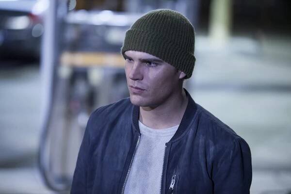 Pozůstalí - Tučňák vede na body - Z filmu - Chris Zylka