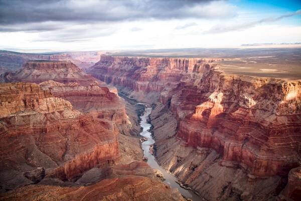 Grand Canyon: soutěska na řece Colorado v USA