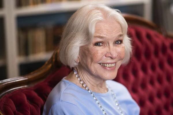Ellen After three husbands, Burstyn said that being single "is not so bad."