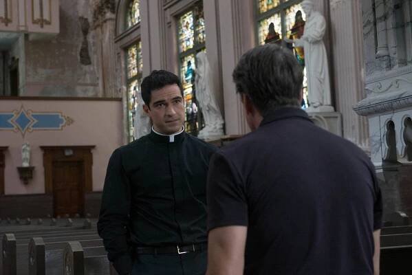 Exorcista - Kapitola třetí: Vpusťte je! - Z filmu - Alfonso Herrera