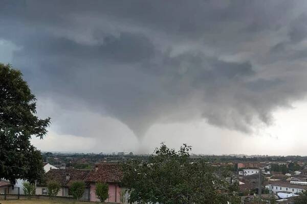 Severní Itálií se prohnala tornáda, jejich počet byl extrémně vysoký : Meteopress | Předpověď počasí, aktuální počasí