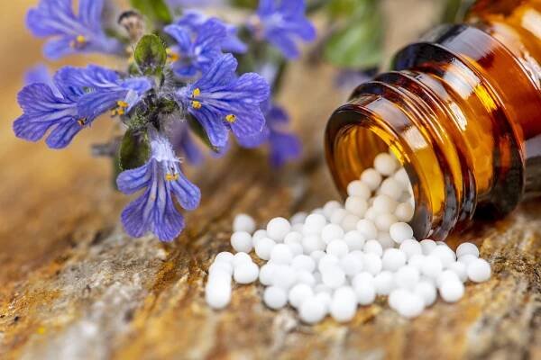 Existuje homeopatická léčba dny?