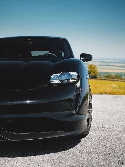 Vyskúšali sme úžasný Taycan, ktorým Porsche dokazuje, že aj elektromobil môže byť naozaj športový
