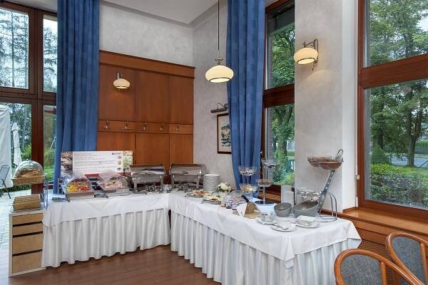 Romantická noc s polopenzí a privátním wellness ve stylovém April hotelu Panorama**** pro 2 osoby
