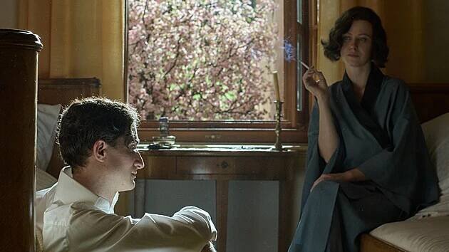 V září přijde do českých kin nový film o spisovateli Franzi Kafkovi s názvem Franz. Na snímku jsou představitel ústřední role Idan Weiss a herečka Jenovéfa Boková coby Milena Jesenská.