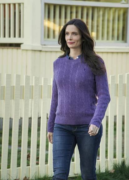 Elizabeth Tulloch - Actress
