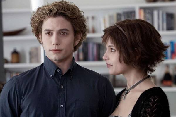 Ashley Green and Jackson Rathbone in 'Twilight'.