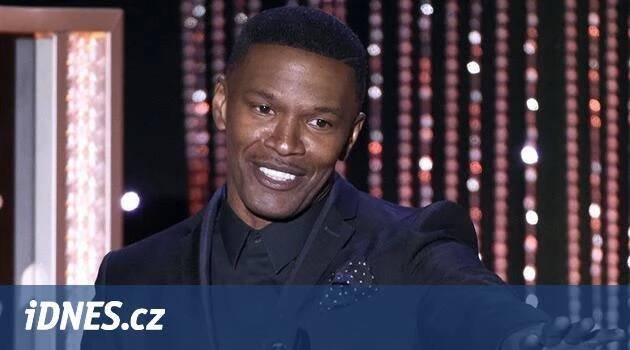 VIDEO: Foxx vytáhl muže z hořícího auta. Nejsem hrdina, říká skromně - iDNES.cz