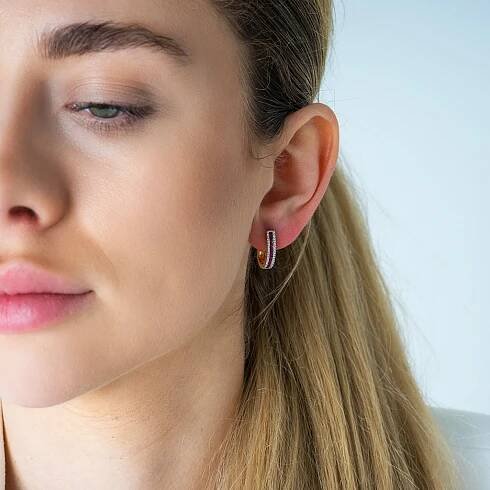 Elegantní náušnice zdobené rubíny a diamanty