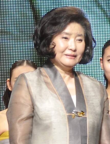 Lee Young-hee (designer) - Wikipedia