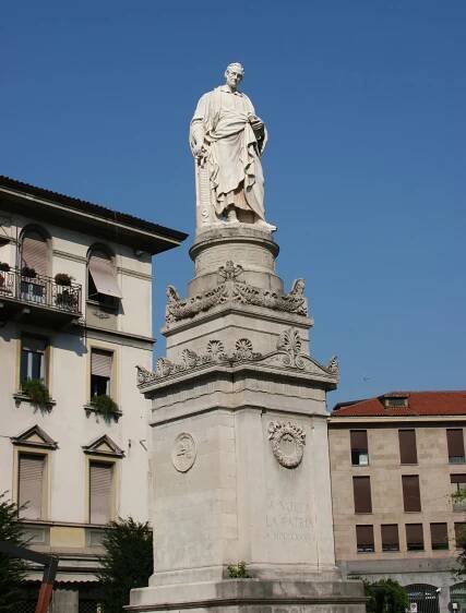 Statue of Alessandro Volta | Explore Lake Como
