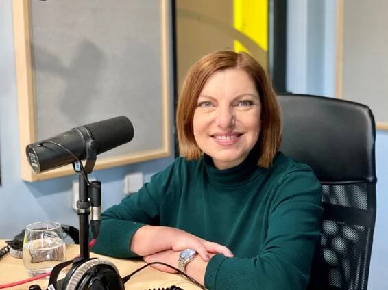 S Alenou Mornštajnovou o nové knize Listopad, demokratických volbách a práci spisovatelky