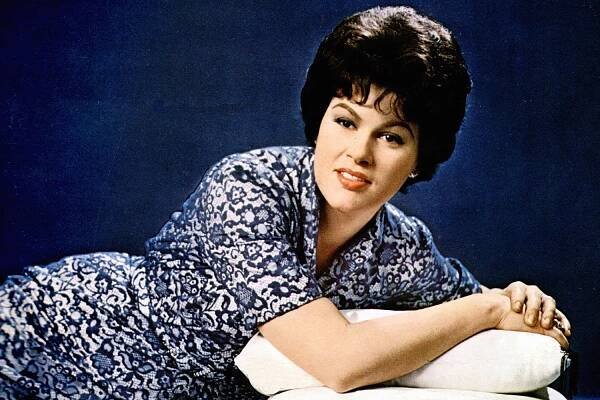UNSPECIFIED - JANUARY 01: (AUSTRALIA OUT) Photo of Patsy CLINE; Posed portrait (Photo by GAB Archive/Redferns)