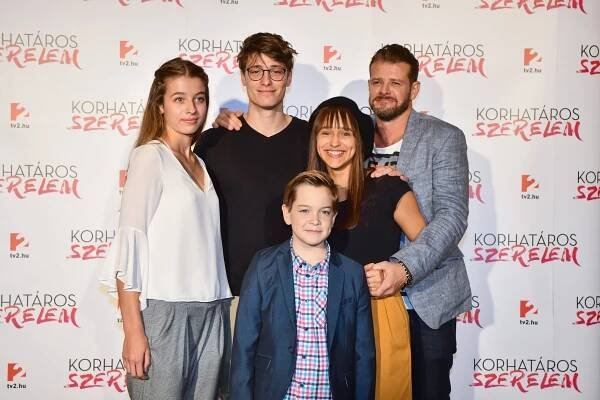 A Korhatáros szerelem második évadának sajtóbemutatója - Vera Hajdu, Tamás Kovács, Marcell Mayer, Korinna Kovács, Iván Kamarás - Korhatáros szerelem - Season 2 - Z akcí