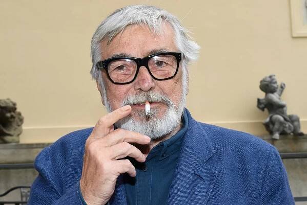 Herec se rovněž nikdy netajil tím, že je velmi aktivní kuřák a cigarety (byť posléze již elektronické) si nikdy neodpustil.