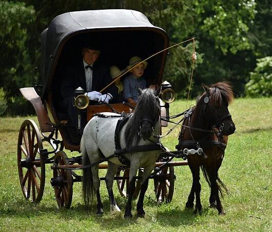 Císař, opěrní hvězdy a nával pod Kosířem. Josefkol baví davy, podívejte se