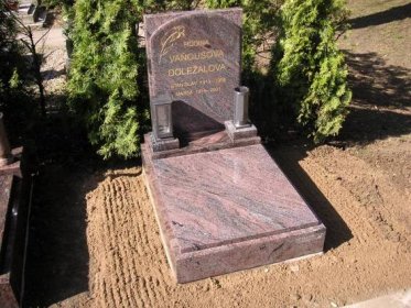 Urnový hrob s epitafní deskou na míru