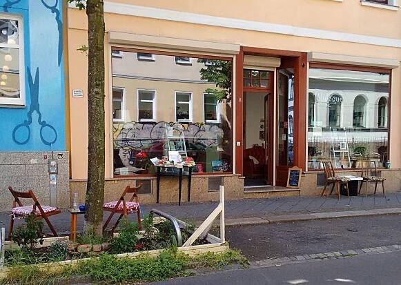 Der Ort - Polylogue - Internationale Buchhandlung und Café