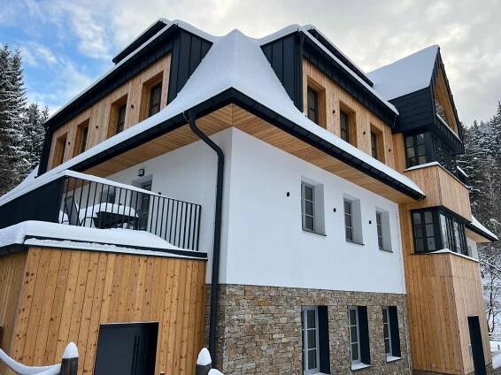 Apartmány Máj – Maskop okna