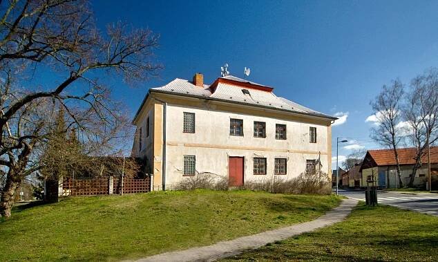 Soubor:Kostomlaty nad Labem škola.jpg – Wikipedie