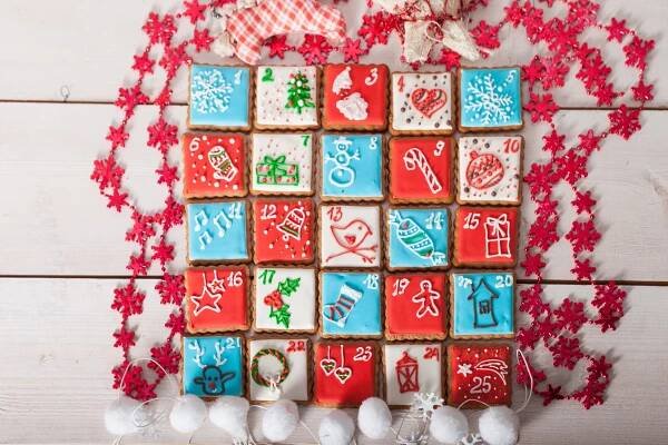 Adventní kalendář může být i k jídlu. To když ho vyrobíte z perníku a krásně nazdobíte.
