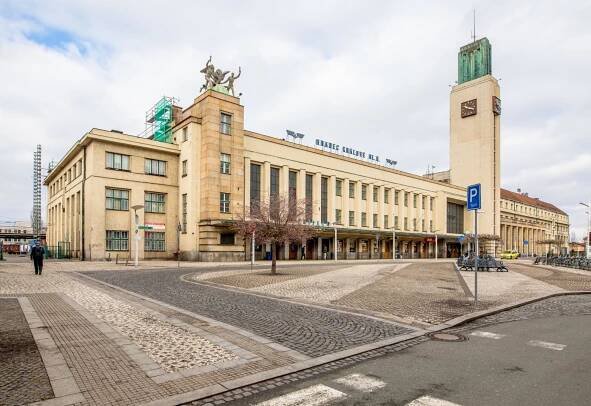 Rok 2024: Přestavba hlavního nádraží i elektrifikace do Solnice ~ HKCITY