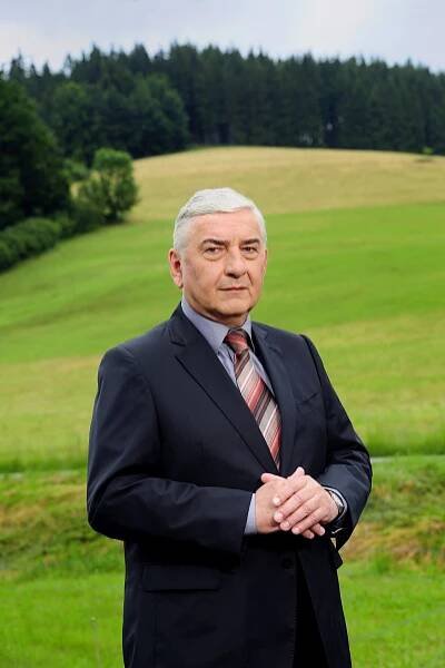 Miroslav Donutil coby Doktor Martin.
