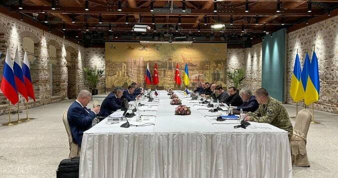 Mírové jednání bez Zelenského a Putina: Další odklad. Ruská delegace odešla do hotelu