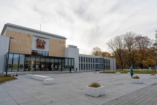 Soubor:Ostrava, Poruba, Matěje Kopeckého, kulturní dům.jpg – Wikipedie