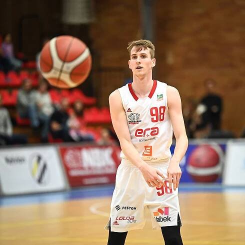 Basketbalista má roztroušenou sklerózu. Ani lékaři mi moc neřekli, vzpomíná