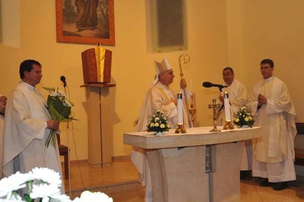 Svěcení kostela a nového otláře v Hodějicích 26.10.2012 - Oficiální stránky Obce Hodějice
