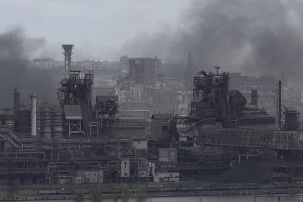 „S podporou dělostřelectva a tanků podnikají útočné operace,“ píše ukrajinský generální štáb o situaci v Azovstalu. 