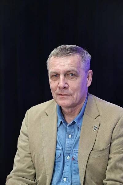 Práce s kostmi i agresivními pacienty. Přednosta ortopedie Bartoníček o své práci i lepidlu na kloub