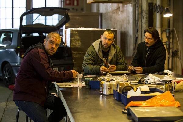 Aallonmurtaja - Paha perhe (S02E02) (2019)