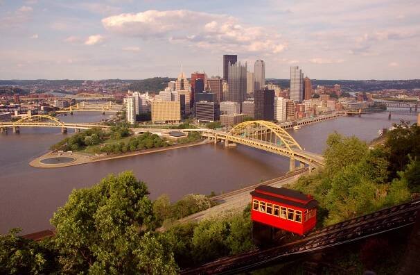 „Jágrův” Pittsburgh: Poznejte filmové město se stovkami romantických mostů