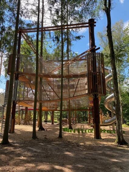 Kam s dětmi v Hradci Králové? Unikátní Park Na Větvi, Pohádková stezka i obří sladkovodní akvárium