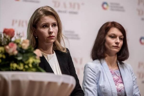 Ženy prezidentských kandidátů debatovaly v Praze. Chtějí se zaměřit na charitu