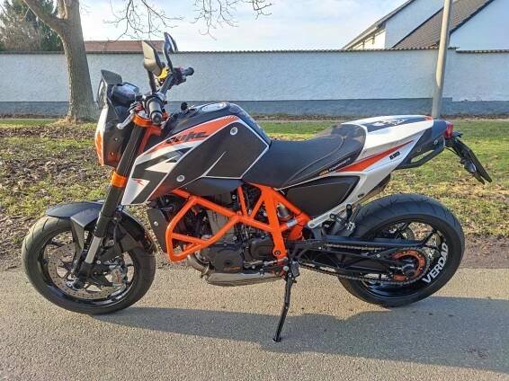 KTM 690 Duke R
