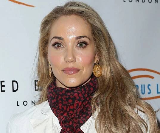 Elizabeth Berkley Biography - Facts, Childhood, Family Life & Achievements of Actress.