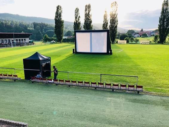 MOBILNÍ KINO :: Letní kino Tripsi