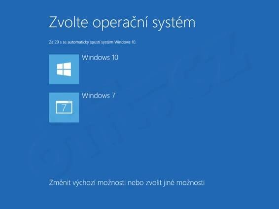 Windows 10 - boot menu (zvolte Windows 10)