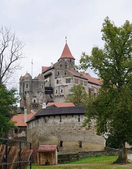 Po naučných stezkách pod hradem Pernštejn | Slevomat.cz