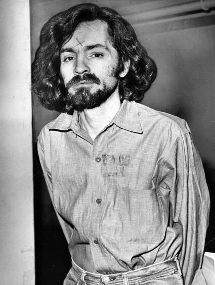 Charlie Manson věštil rasovou válku, jeho věrní malovali krví obětí