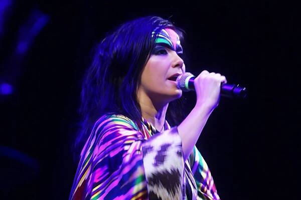 Review: Bjork Breaks Our Hearts Anew on ‘Vulnicura’