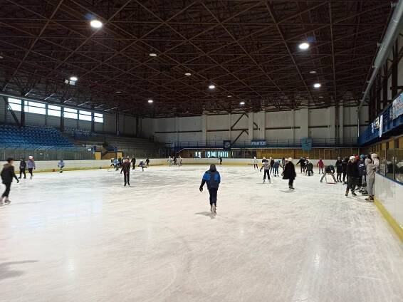 Předvánoční bruslení na blanenském zimním stadionu – Základní škola Blansko, Erbenova 13