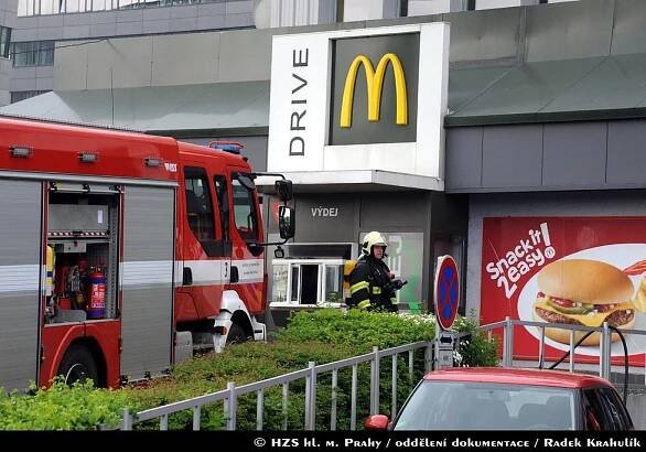 Na Proseku evakuovali supermarket: Mohla za to hořící fritéza