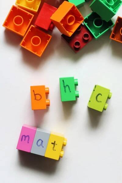 LEGO Spelling and Reading Activities Promote Literacy in Young Children