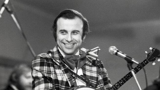 Tady měl zpěvák hitu Jožin z Bažin ještě vlasy: Mrkněte, jak Ivan Mládek (78) vypadal zamlada - Super.cz