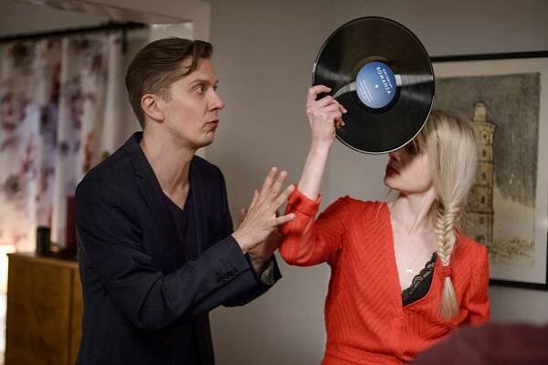 Donna - Shokkiherätys - Z filmu - Eero Ritala, Alina Tomnikov